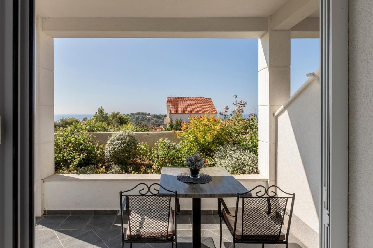 Hvar De Luxe Apartments ฮวาร์ ภายนอก รูปภาพ