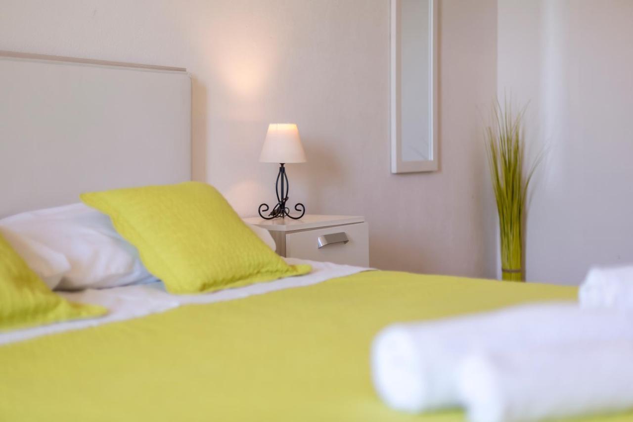 Hvar De Luxe Apartments ฮวาร์ ภายนอก รูปภาพ