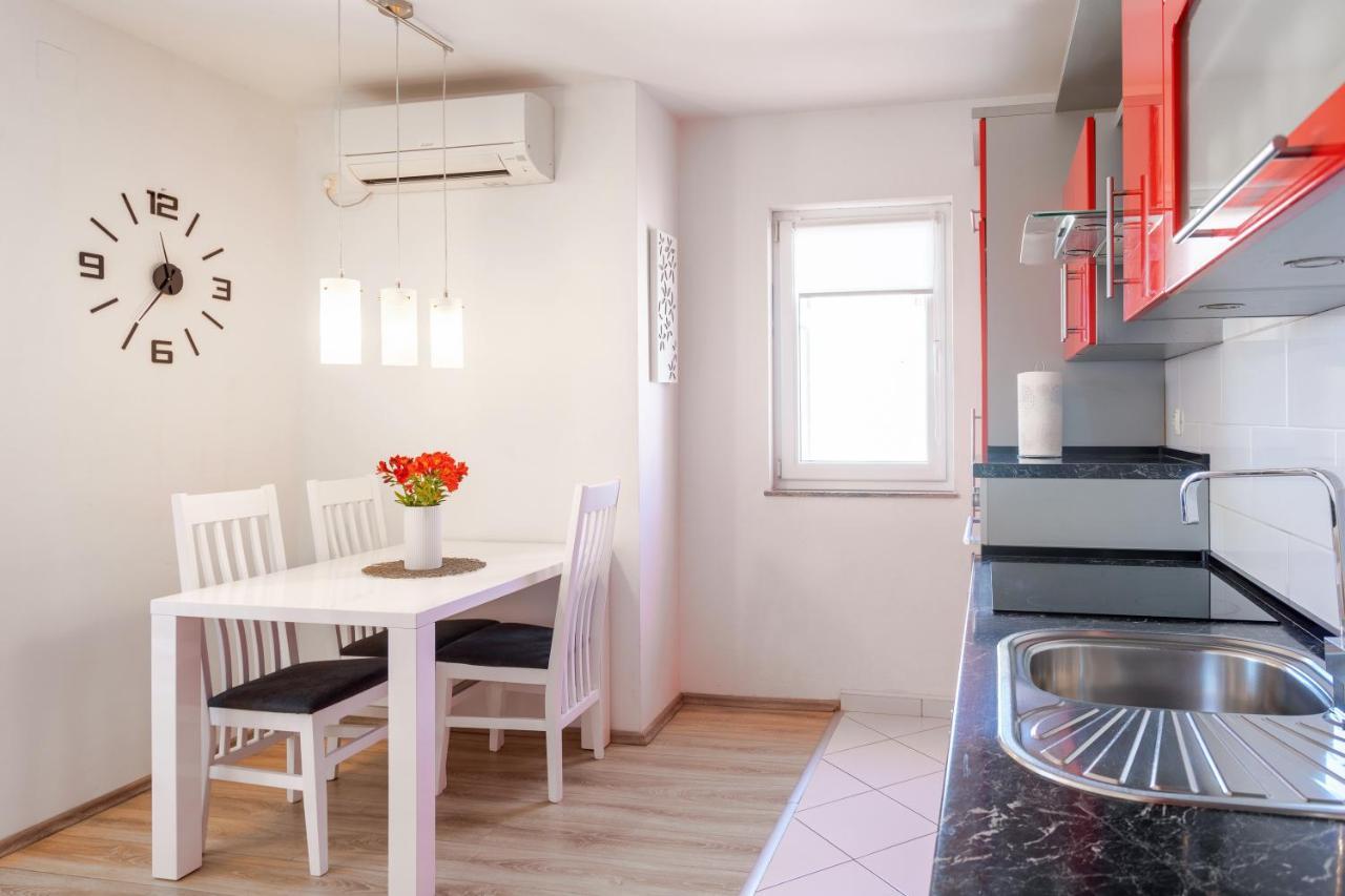 Hvar De Luxe Apartments ฮวาร์ ภายนอก รูปภาพ